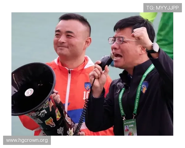 球迷骚乱引发三连击 赛后泪洒球场感谢教练悉心指导